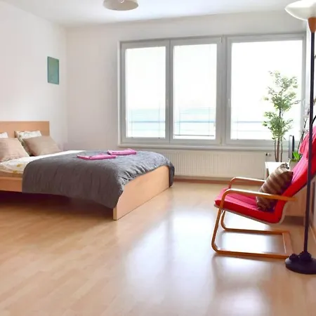 Modern - Airport 8mins Apartmán *