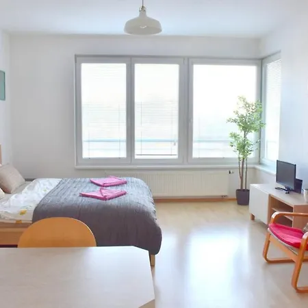Modern - Airport 8mins Apartmán *