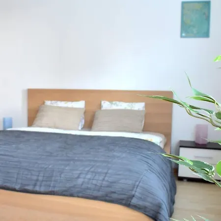 Modern - Airport 8mins