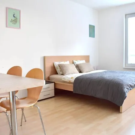 Modern - Airport 8mins Apartmán